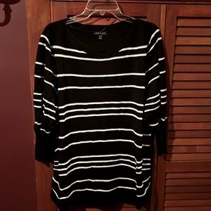 Lane Bryant Black & White 3/4 sleeve sweater. 18/20. So flattering & pretty!